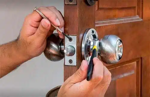 Cómo abrir una puerta sin romper la cerradura